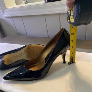 Black patent Nine West pump 9
